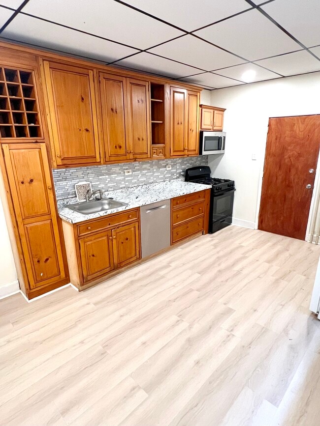 Photo - 2413 S 64th St