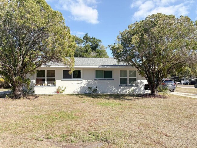 Photo - 219 21st St E