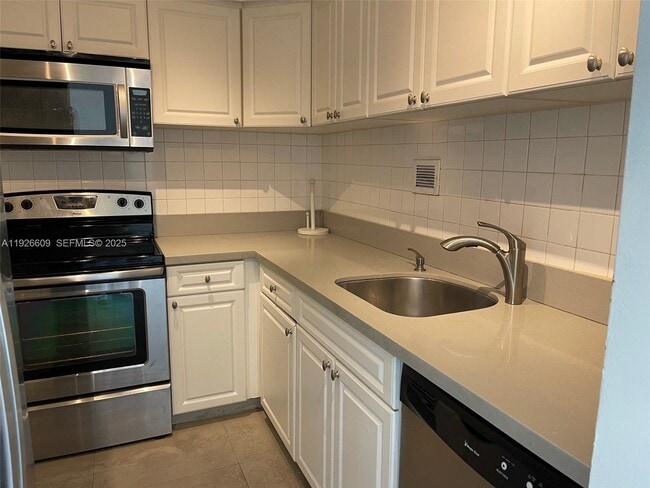 Photo - 1000 West Ave Unit 409