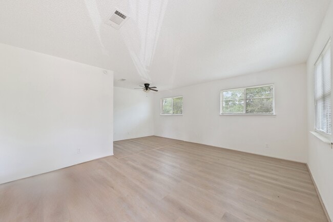 Photo - 700 Lyle W Ave Unit D