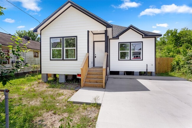 Photo - 3220 Josephine St