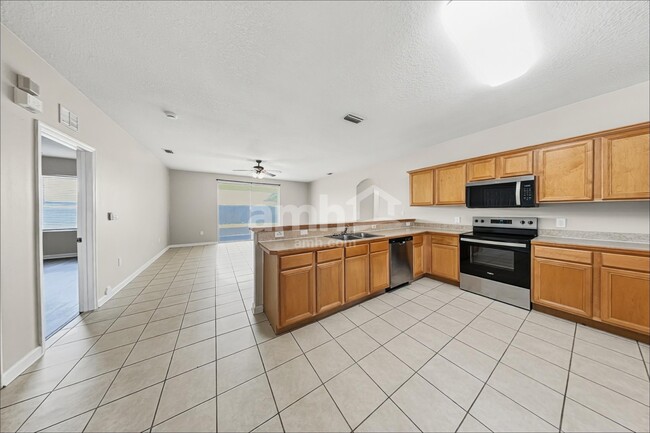 Photo - 810 Dunkirk Ave NW