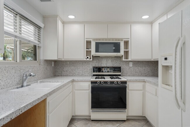 Photo - 7055 Avenida Leon