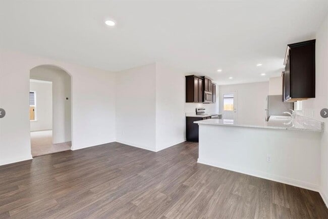 301 Crescent Park Dr