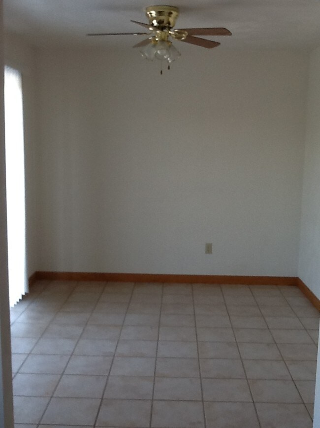 Photo - 833 Lowell Ave