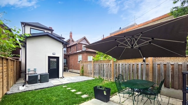 Photo - 253 Oakwood Av