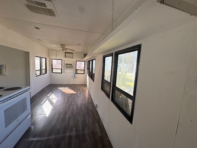 Photo - 4115 Aurora Rd