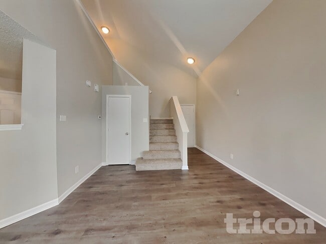 Photo - 4518 Redcliff S Ln