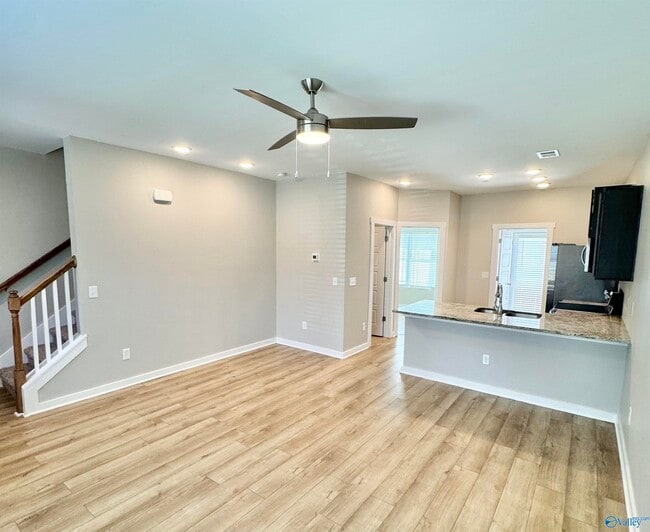 Photo - 422 Falls Pointe
