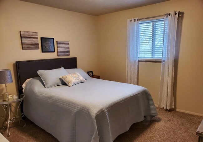 Photo - 1905 Thurston Ave