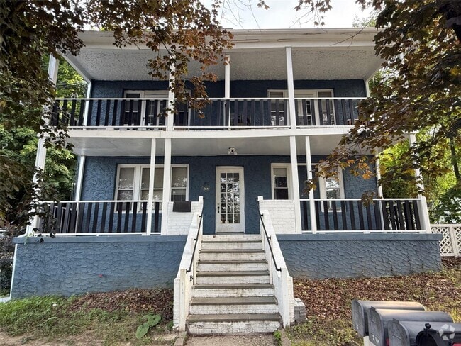 Building Photo - 364 Ashford Ave Unit 1W Rental