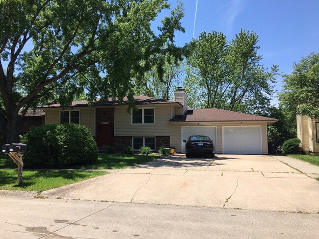 Building Photo - 1460 Eastview Dr Unit 1460