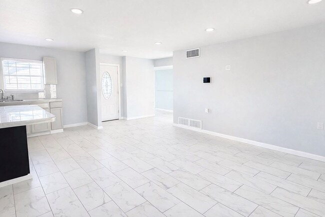 Photo - 2501 Crown Ave