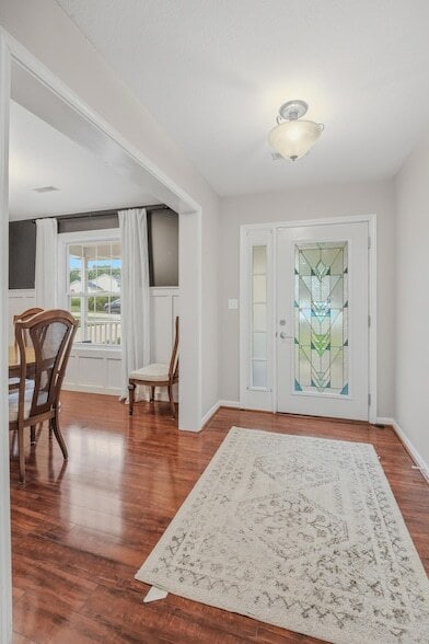 Photo - 209 Norwich Dr
