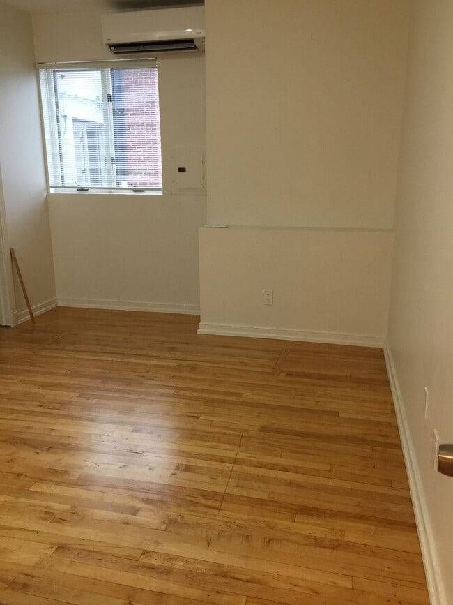 bedroom - 274 New York Ave Unit Apt C
