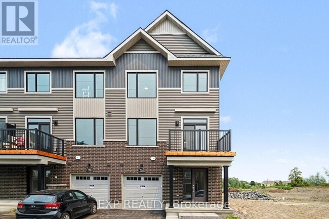 Photo - 756 Tadpole Cres