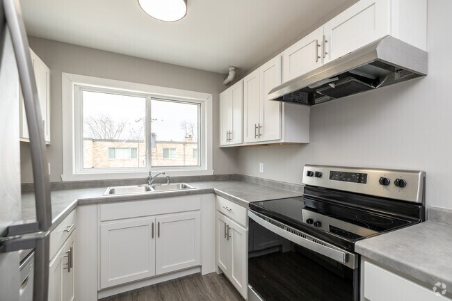 2BR, 1BA - 850SF - Kitchen