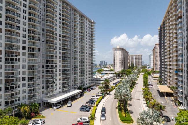 Photo - Winston Towers 300