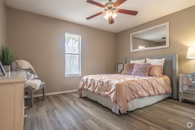 1BR, 1BA - 642SF
