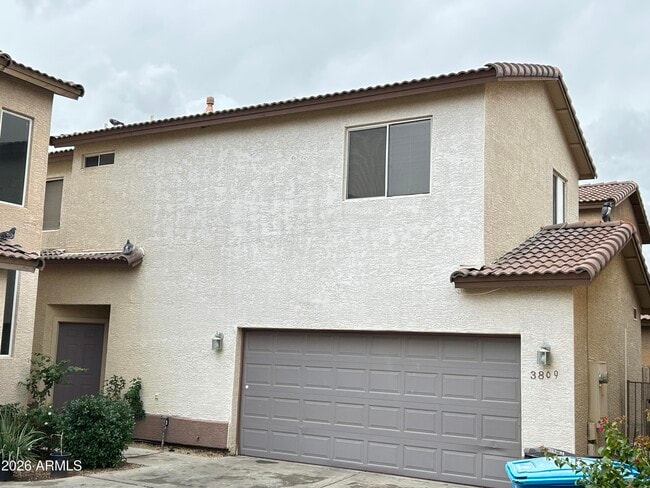 Building Photo - 3809 W Oregon Ave