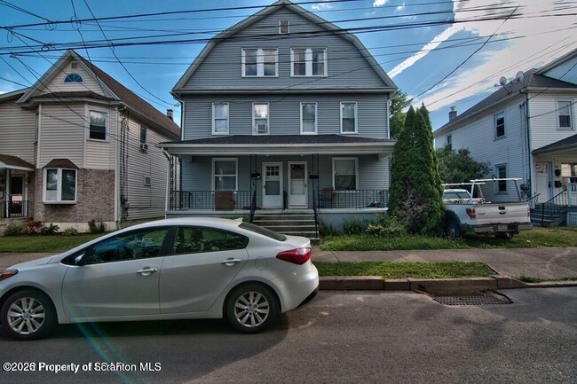 Photo - 34 1/2 John St