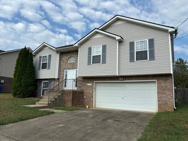 Beautiful Split-level - Beautiful Split-level House