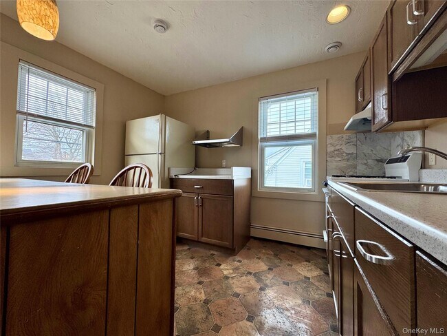 Photo - 99 Jerusalem Ave Unit 2