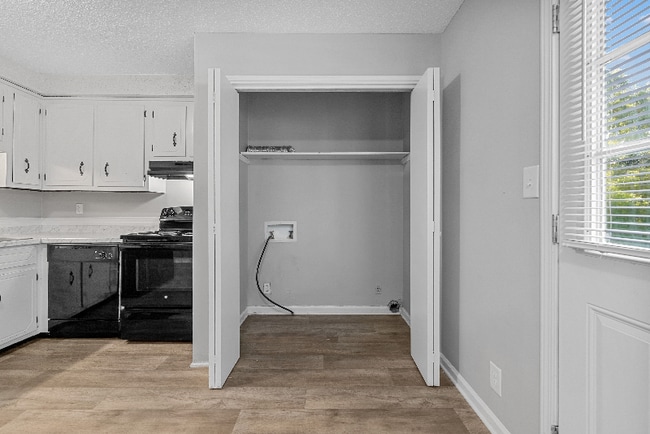 Photo - 815 Golf View Pl