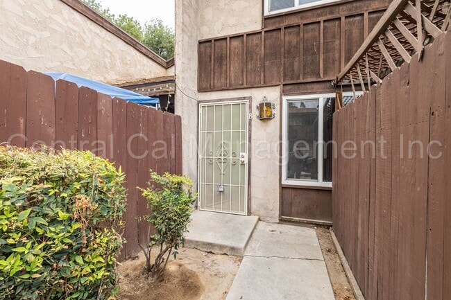Photo - MOVE IN SPECIAL! - HALF MONTH OFF NOV RENT...