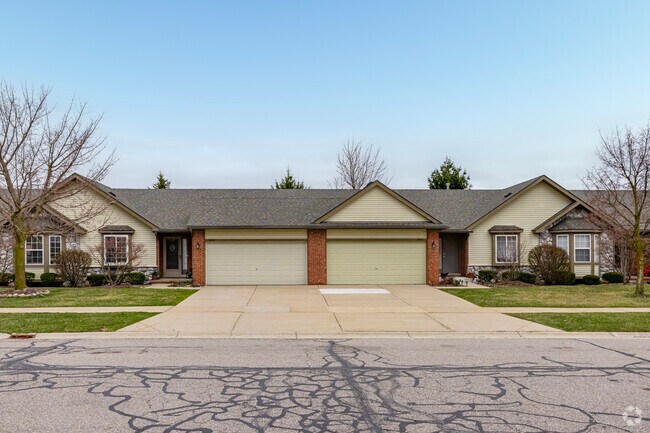 Entrances - Bromley Park Condominiums
