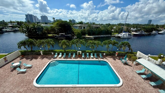 Building Photo - 401 Golden Isles Dr Unit 409
