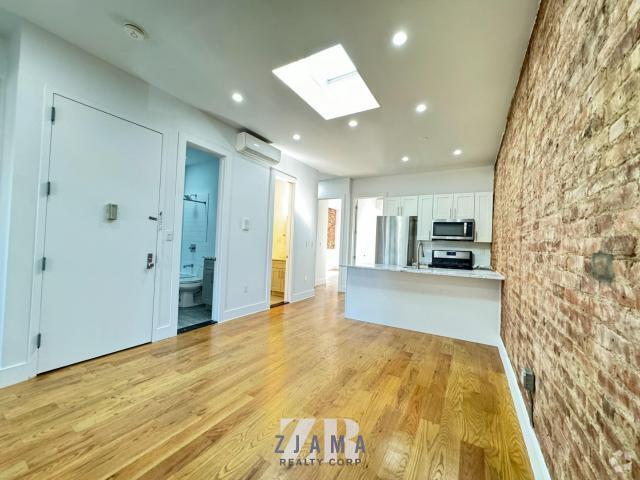 Building Photo - 4 bedroom in BROOKLYN NY 11210 Unit 3 Rental