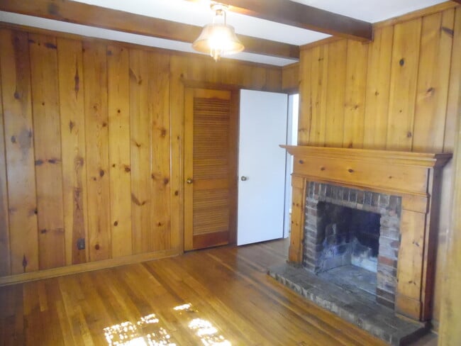 Photo - 2492 Southview Dr