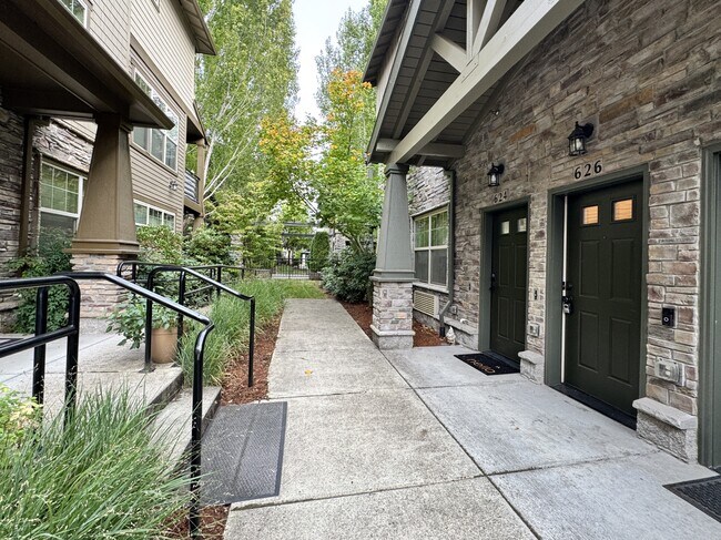 Building Photo - 626 NE Newstead Ln