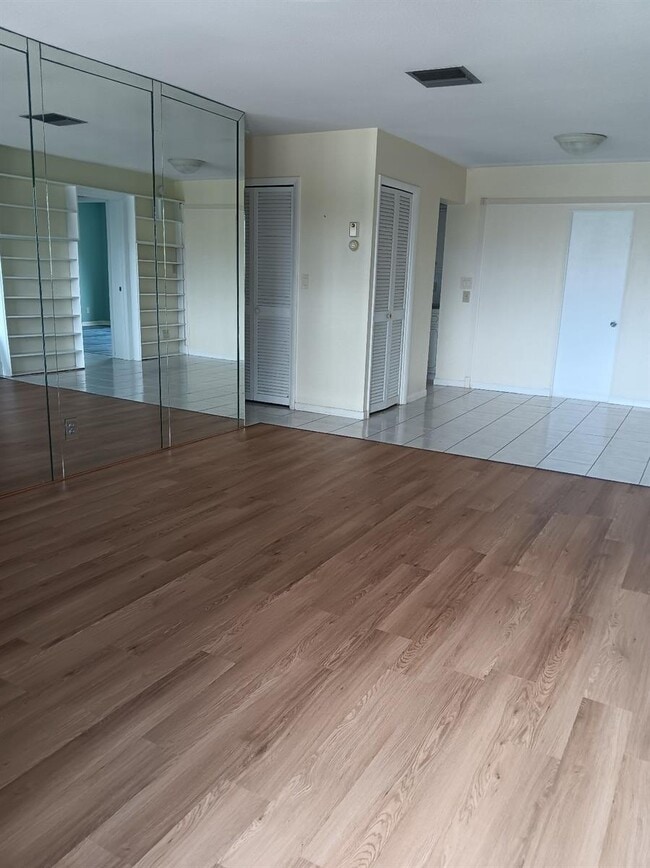 Photo - 941 Crystal Lake Dr Unit 211