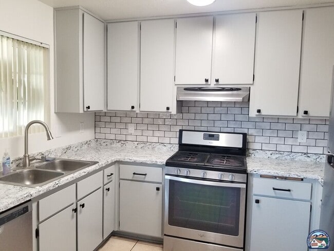 Photo - 417 Conestoga Ln