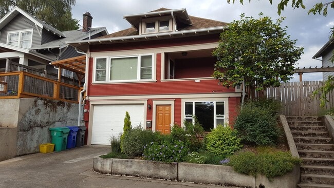 Building Photo - 4512 N Commercial Ave