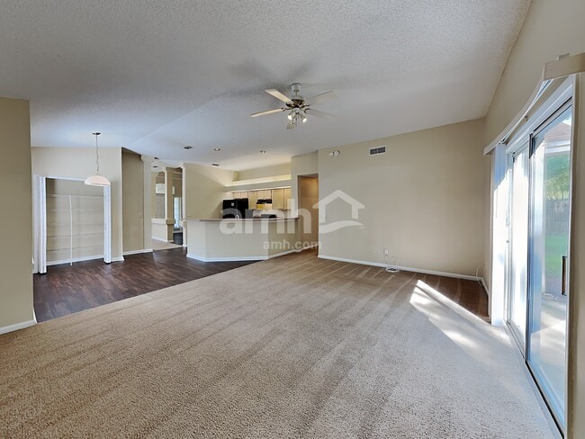 Photo - 1851 Burgess Hill Dr E