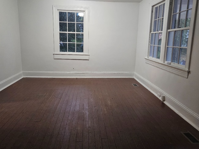 Photo - 504 Nelson St