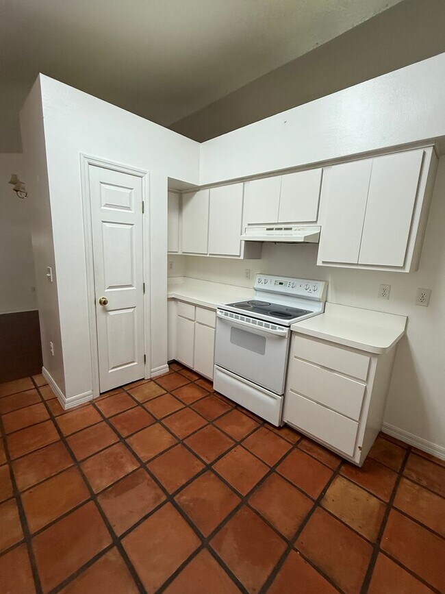 Photo - 1102 SE 10th St