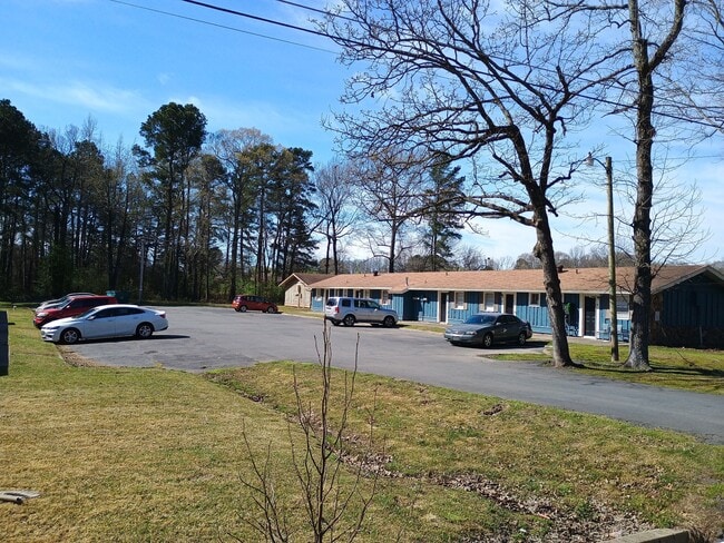 Photo - Swiss Village Apartments