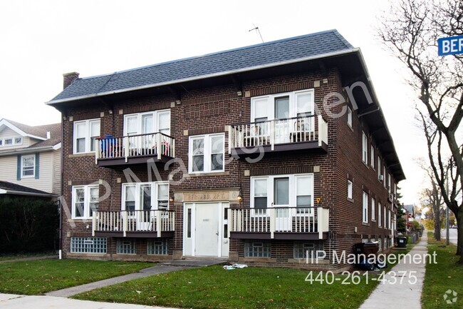 Building Photo - Newly updated 2 bedroom/1 bath in the Lora... Unit 5 Rental