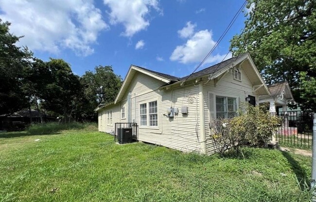 Building Photo - 3109 Anita St Rental