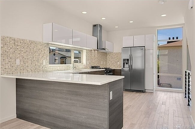 Photo - Modern and Stylish Home in Alki Beach Neig...