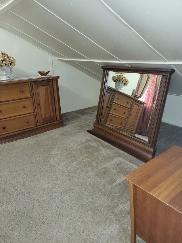 This is atic 1 bedroom with a shared lage upstairs and it's furnished - 3427 Eastern Ave (Mount Rainier, MD)