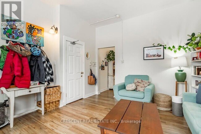 Photo - 265 Barrie Rd Unit 3
