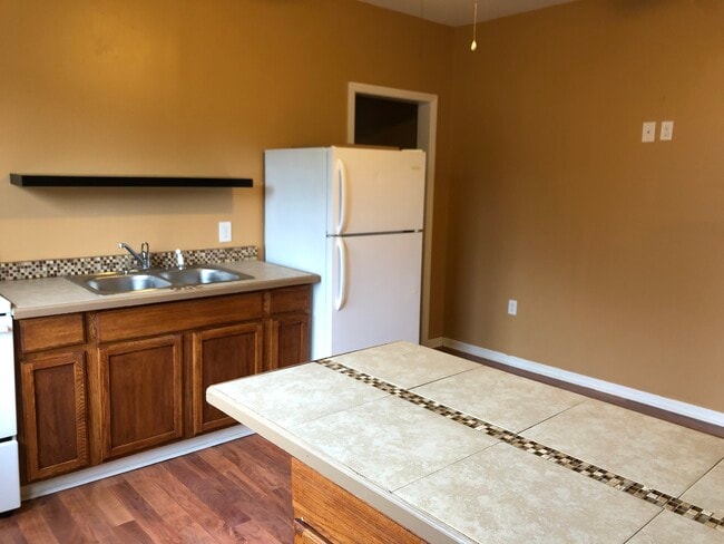 Davis Duplex-S Main St