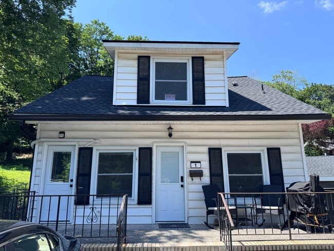 Building Photo - 1 Brinkerhoff Ave Unit 2