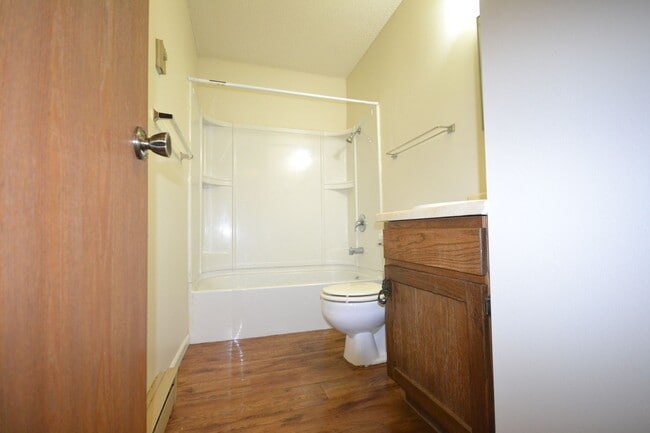 Photo - Warsaw Apartments Unit 06