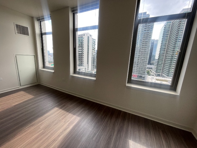 Photo - 360 N Jefferson St